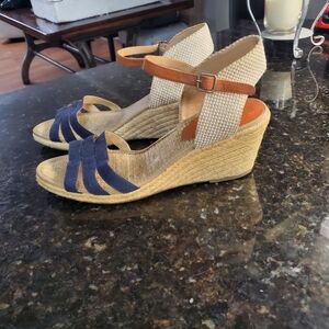 Women's Lucky Brand shoes $8